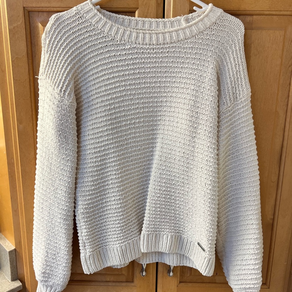 Like new Abercrombie and fitch cream sweater!